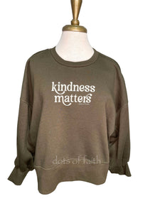 kindness matters CURVY olive FLEECE